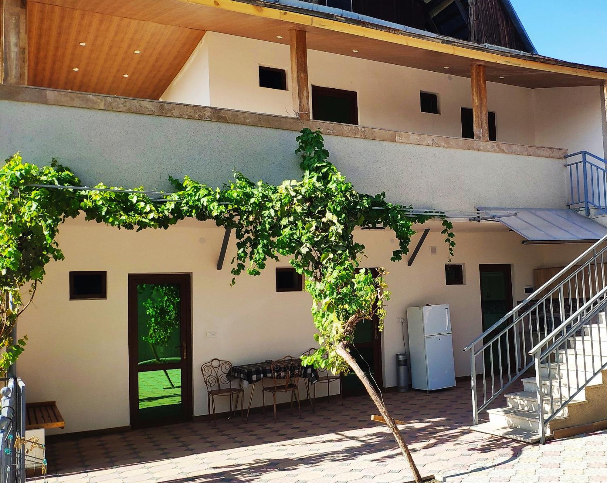 Apex Rest House Of 10 Rooms And Pool Erivan Dış mekan fotoğraf