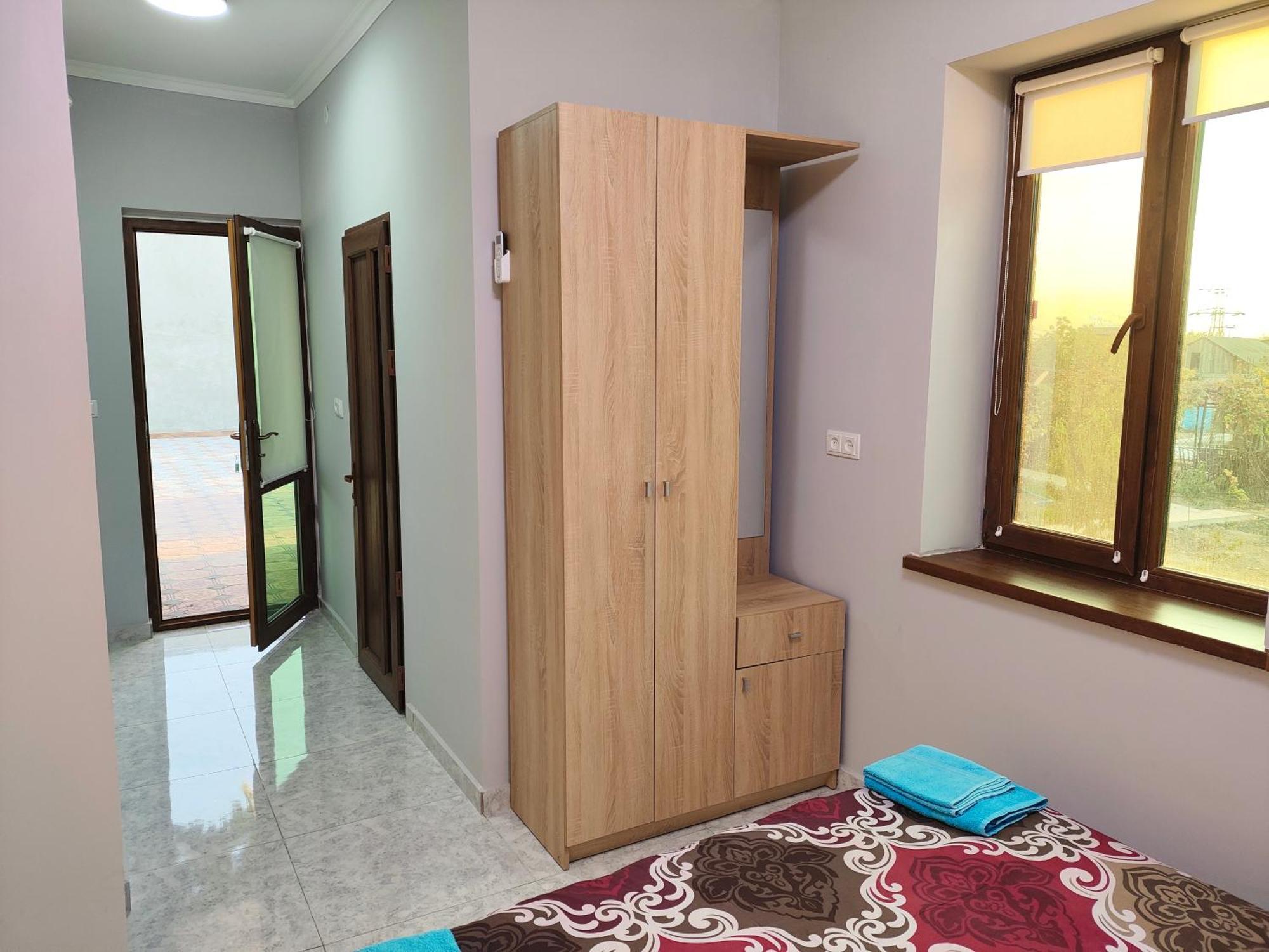 Apex Rest House Of 10 Rooms And Pool Erivan Dış mekan fotoğraf