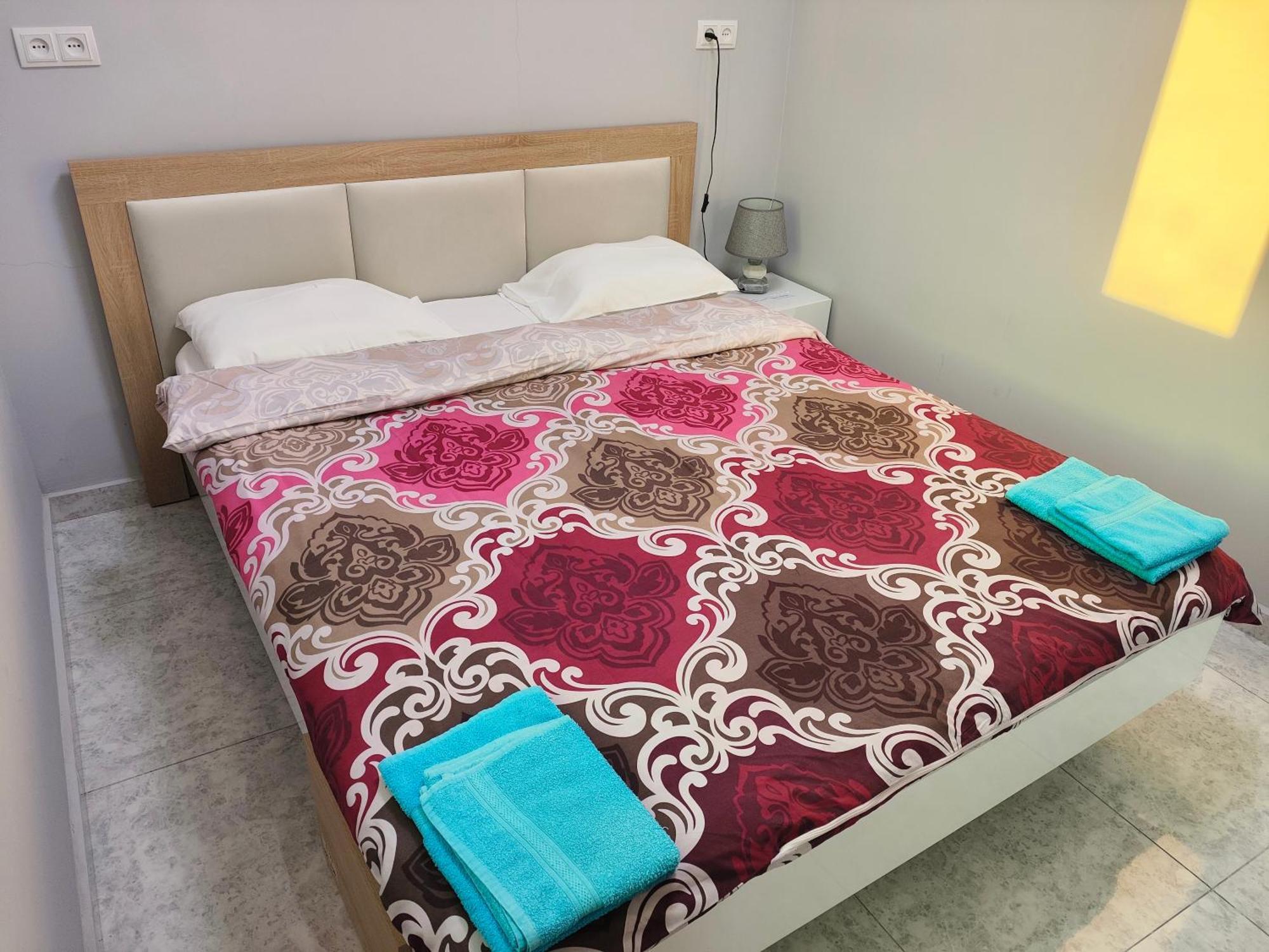 Apex Rest House Of 10 Rooms And Pool Erivan Dış mekan fotoğraf