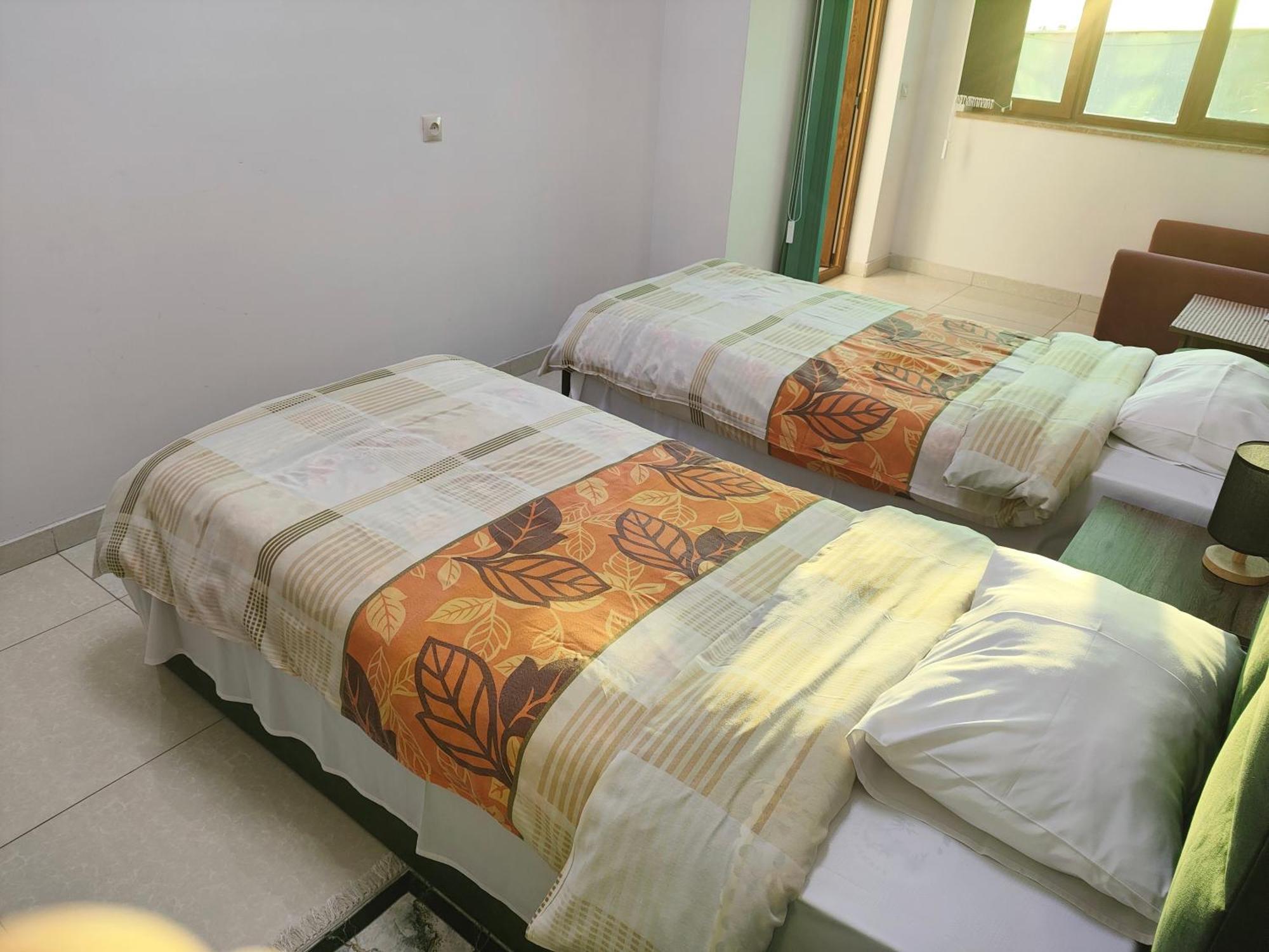 Apex Rest House Of 10 Rooms And Pool Erivan Dış mekan fotoğraf