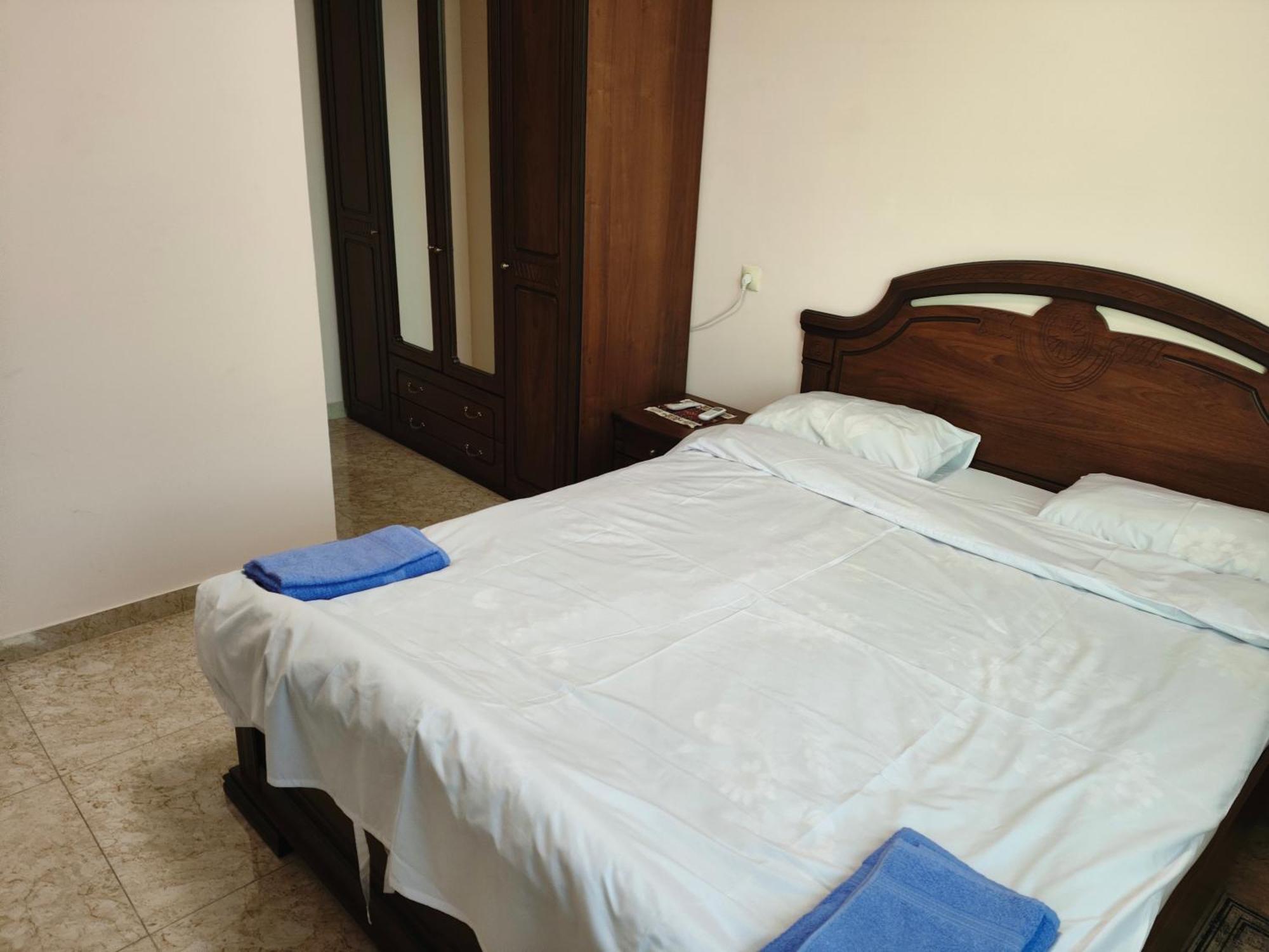 Apex Rest House Of 10 Rooms And Pool Erivan Dış mekan fotoğraf