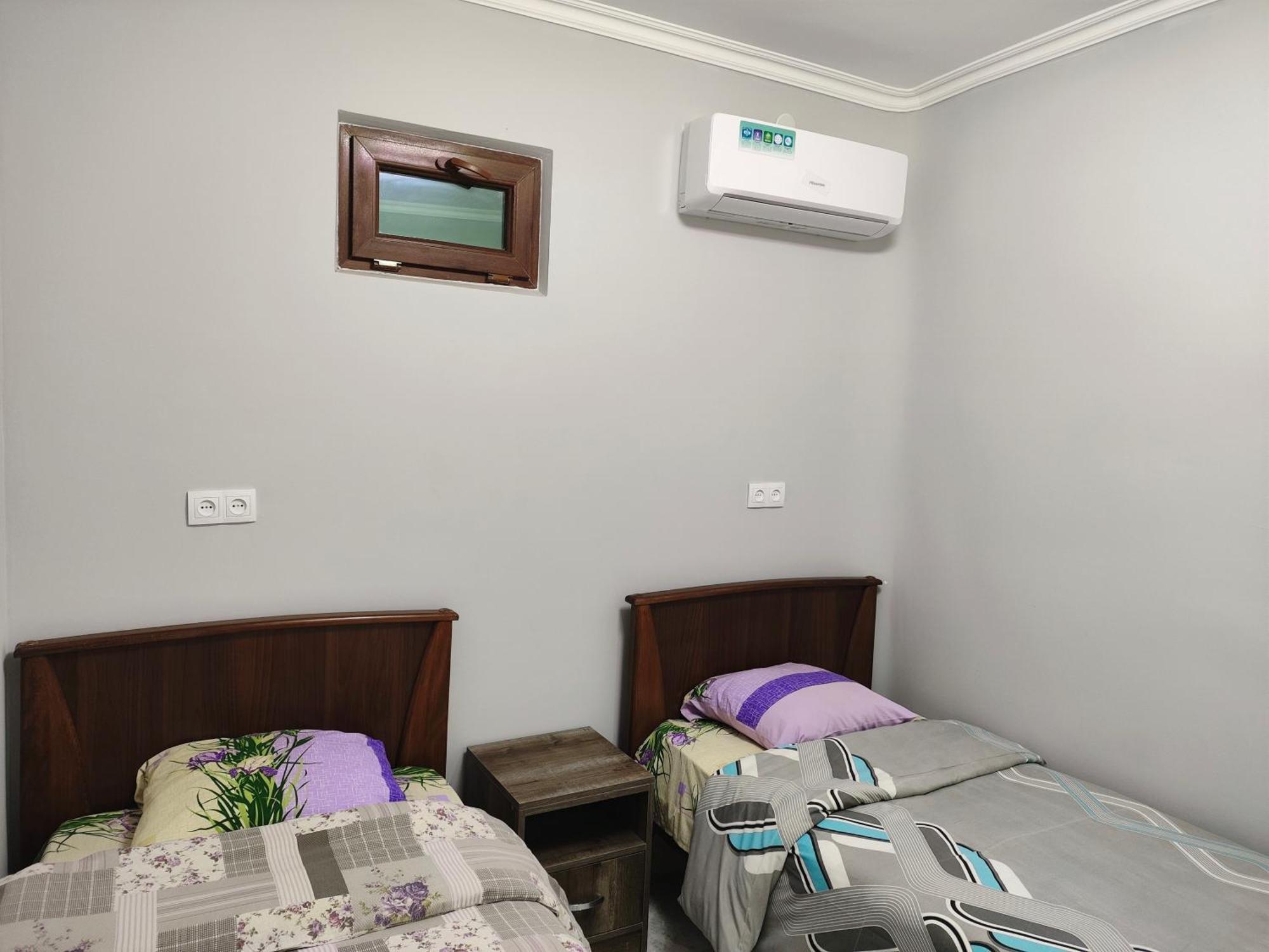 Apex Rest House Of 10 Rooms And Pool Erivan Dış mekan fotoğraf