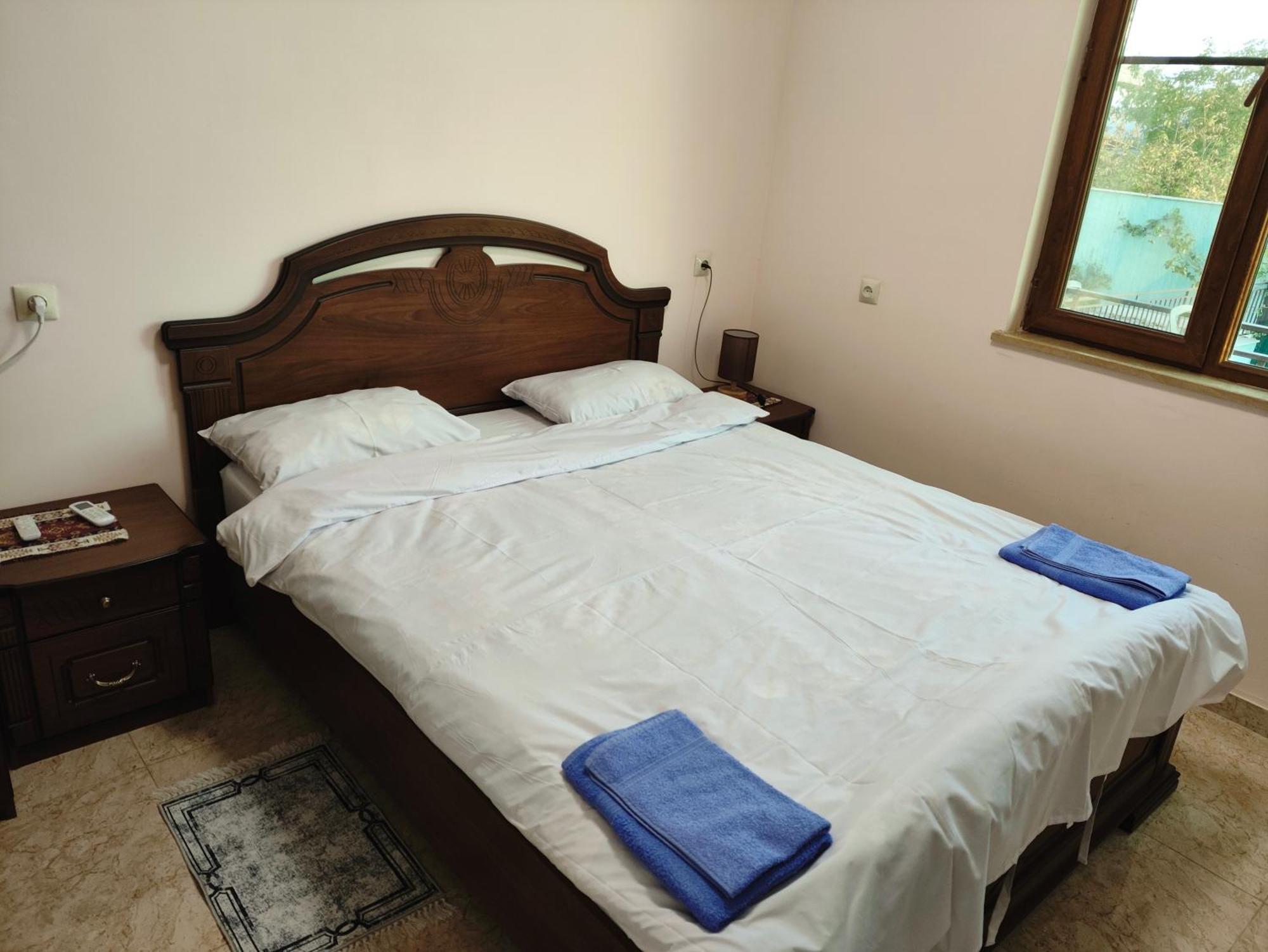 Apex Rest House Of 10 Rooms And Pool Erivan Dış mekan fotoğraf