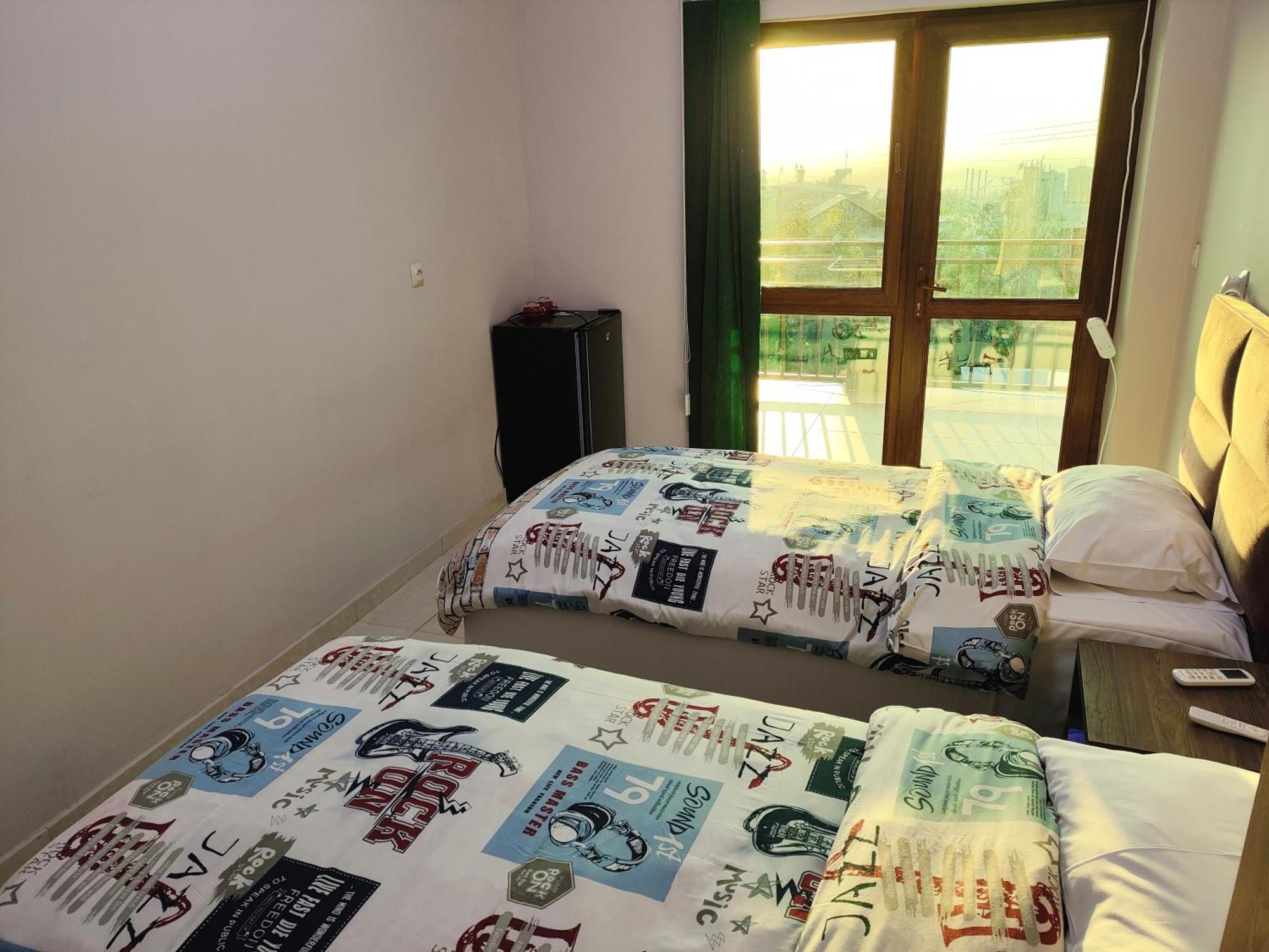 Apex Rest House Of 10 Rooms And Pool Erivan Dış mekan fotoğraf
