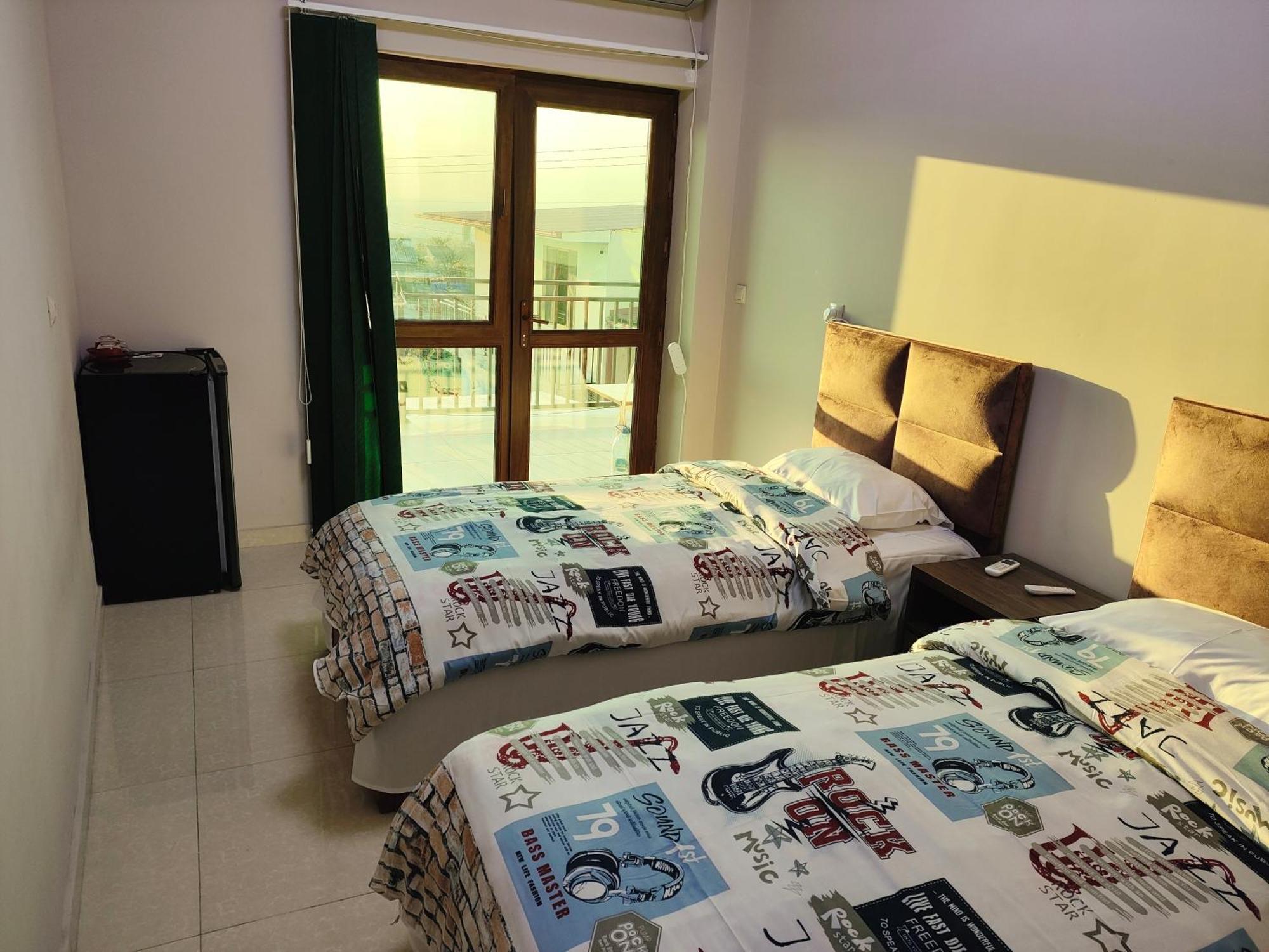 Apex Rest House Of 10 Rooms And Pool Erivan Dış mekan fotoğraf