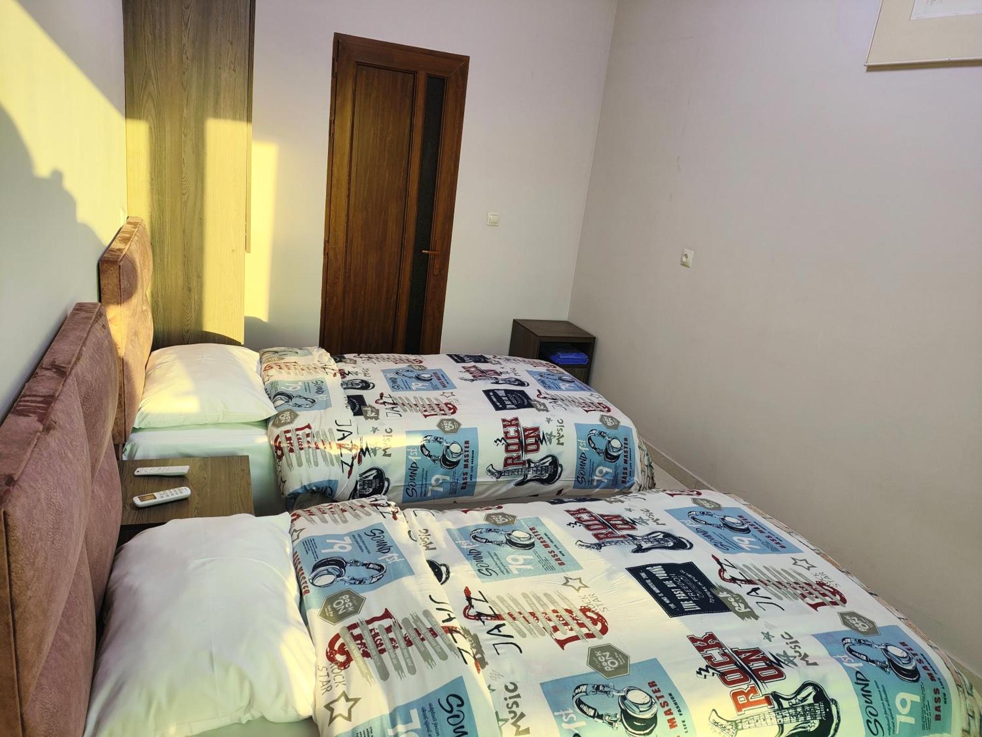 Apex Rest House Of 10 Rooms And Pool Erivan Dış mekan fotoğraf