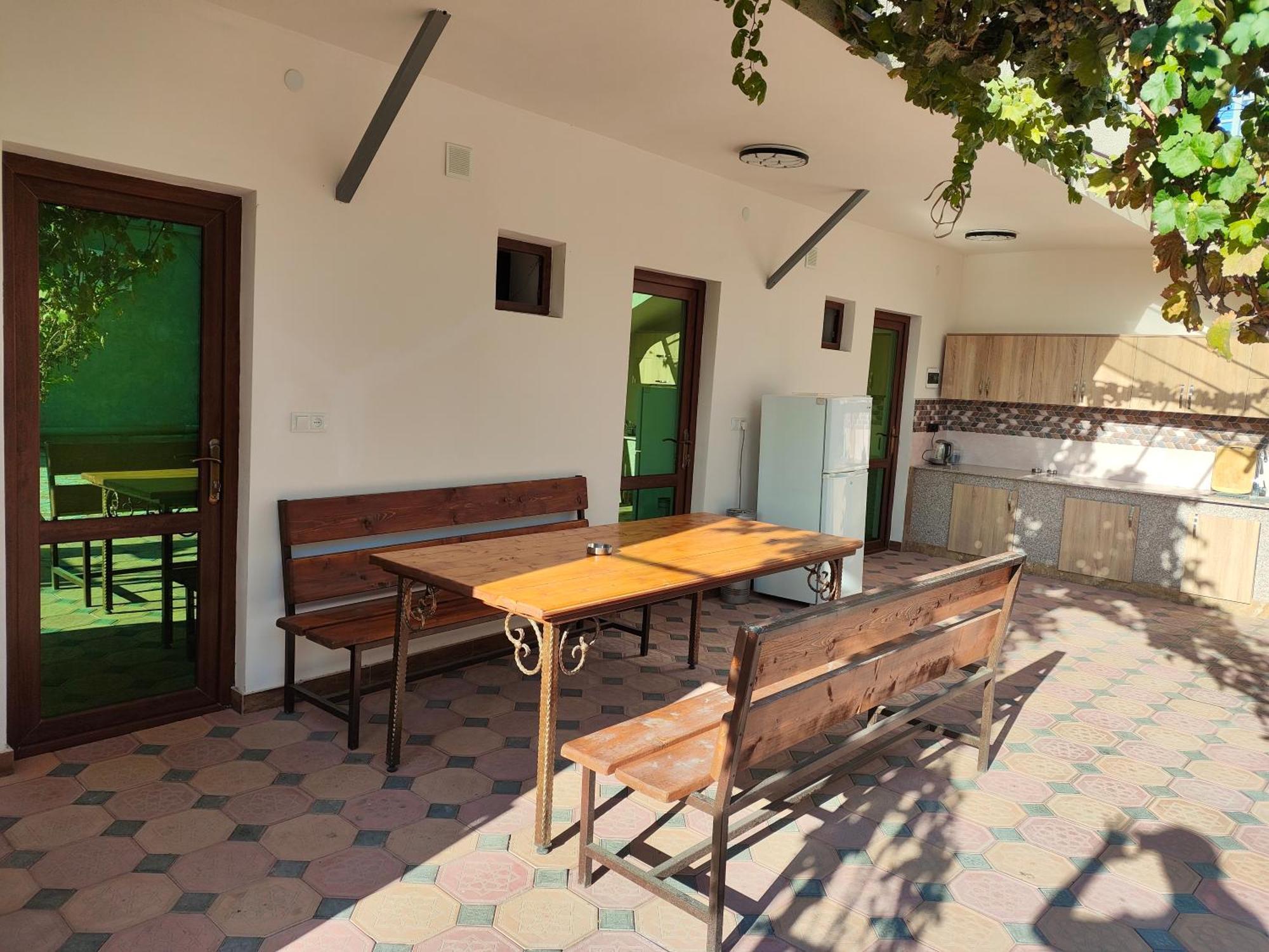 Apex Rest House Of 10 Rooms And Pool Erivan Dış mekan fotoğraf