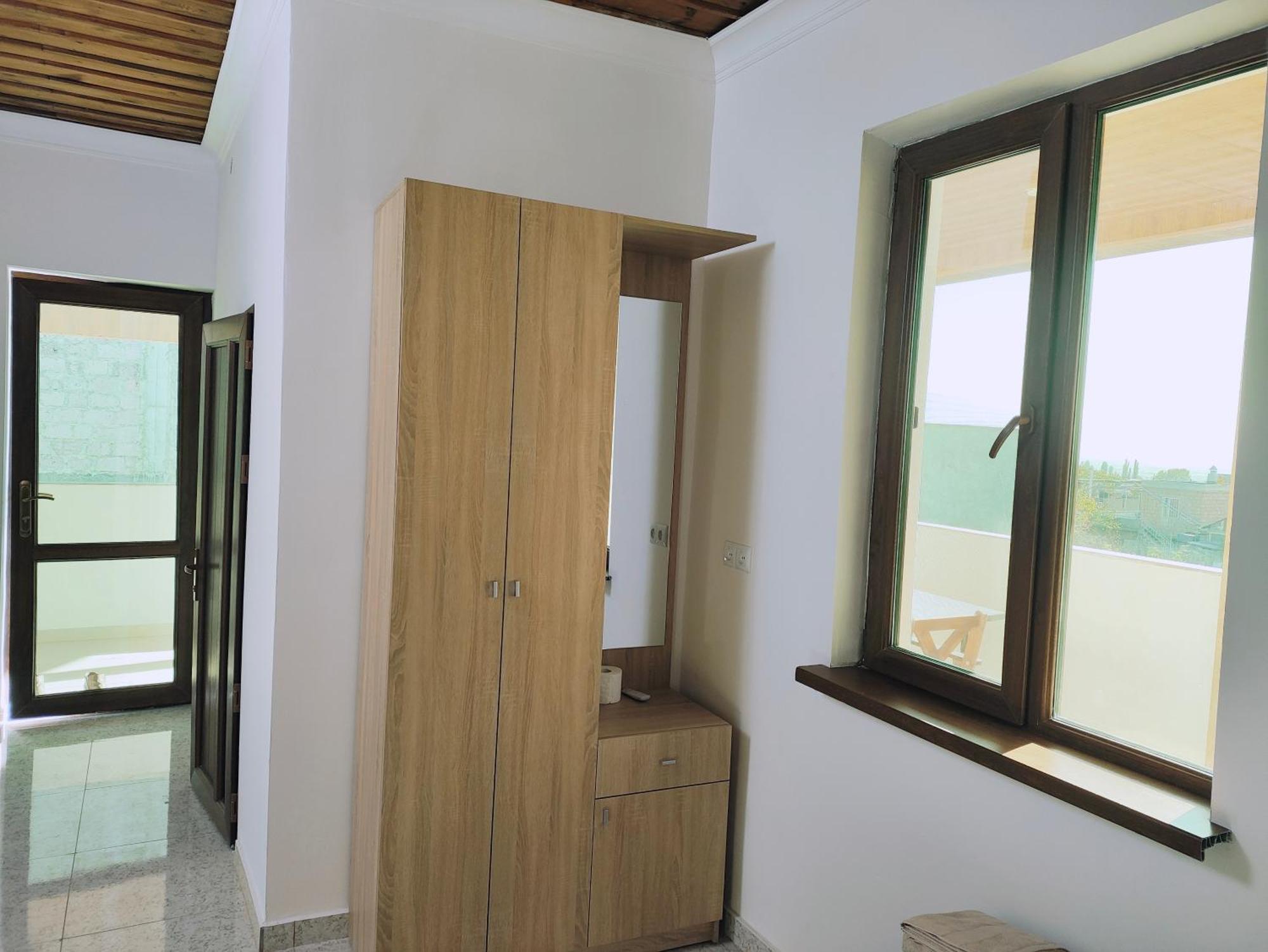 Apex Rest House Of 10 Rooms And Pool Erivan Dış mekan fotoğraf
